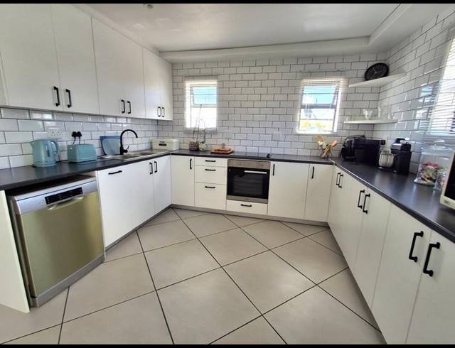 2 BEDROOM HOUSE FOR SALE IN BRITANNIA BAY